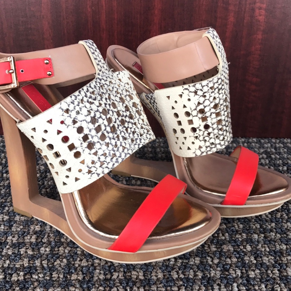 BCBGMaxazari Gorgeous spring/summer sandals!